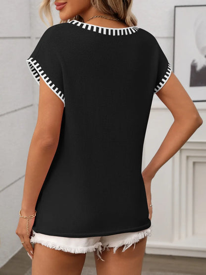 Contrast Trim V-Neck Short Sleeve Knit Top.